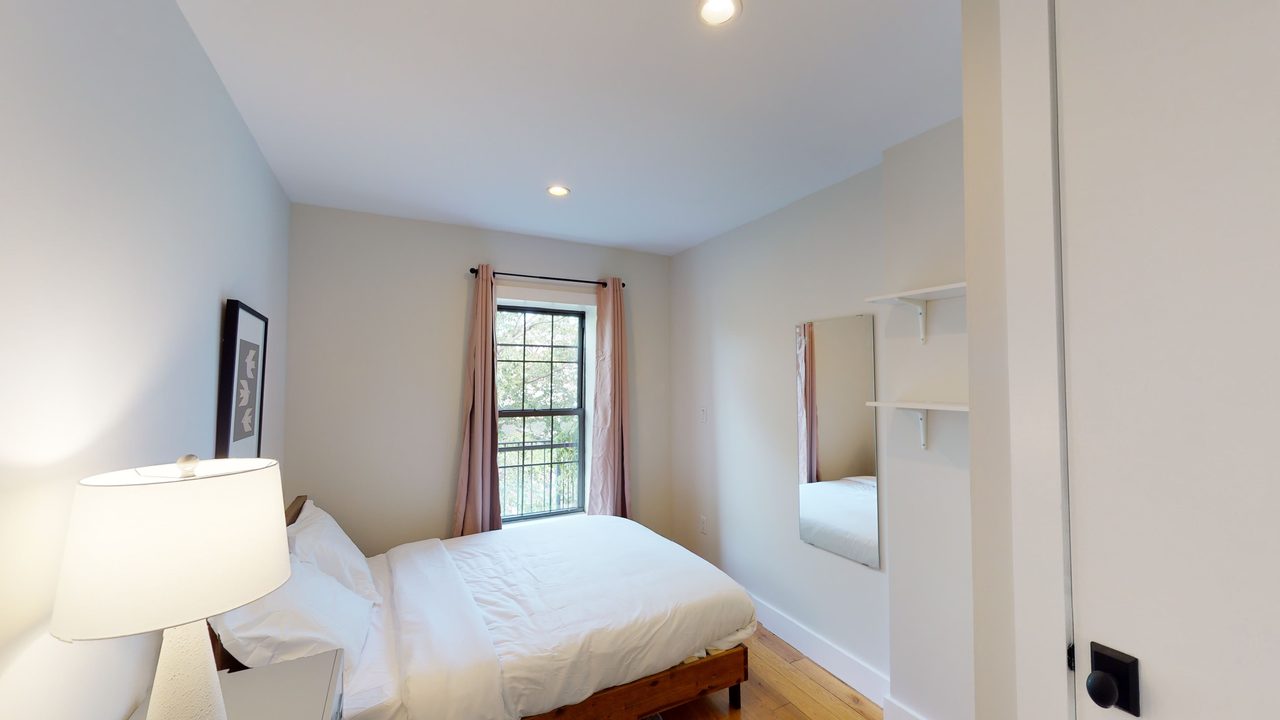 #1290: Bedford-Stuyvesant - Full Bedroom A - 3