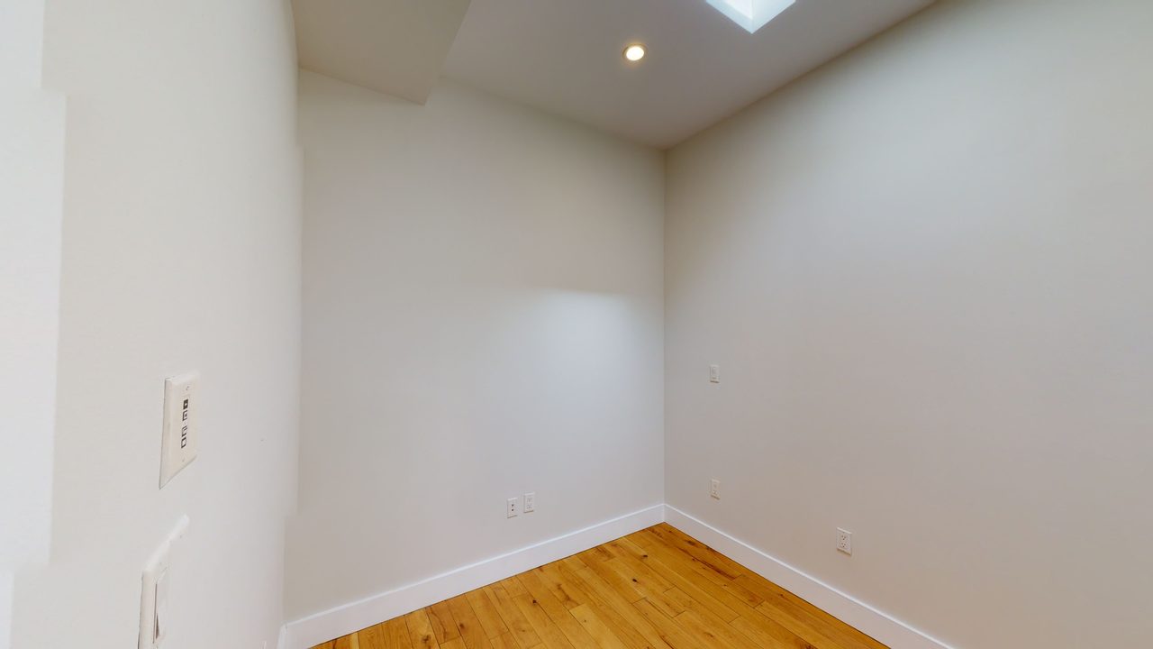 #1290: Bedford-Stuyvesant - Full Bedroom E - 1