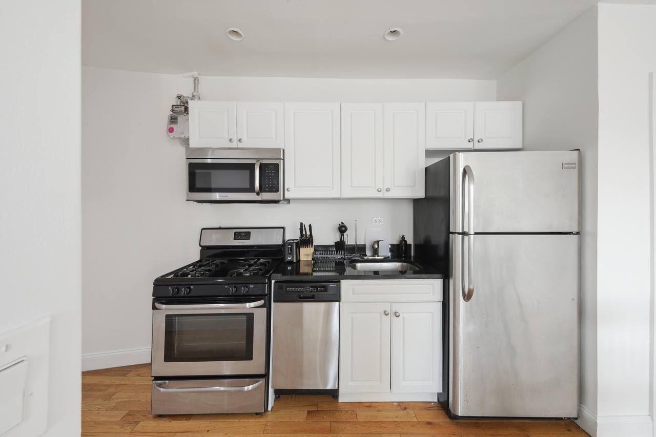 #706: East Harlem - Queen Bedroom C - 9
