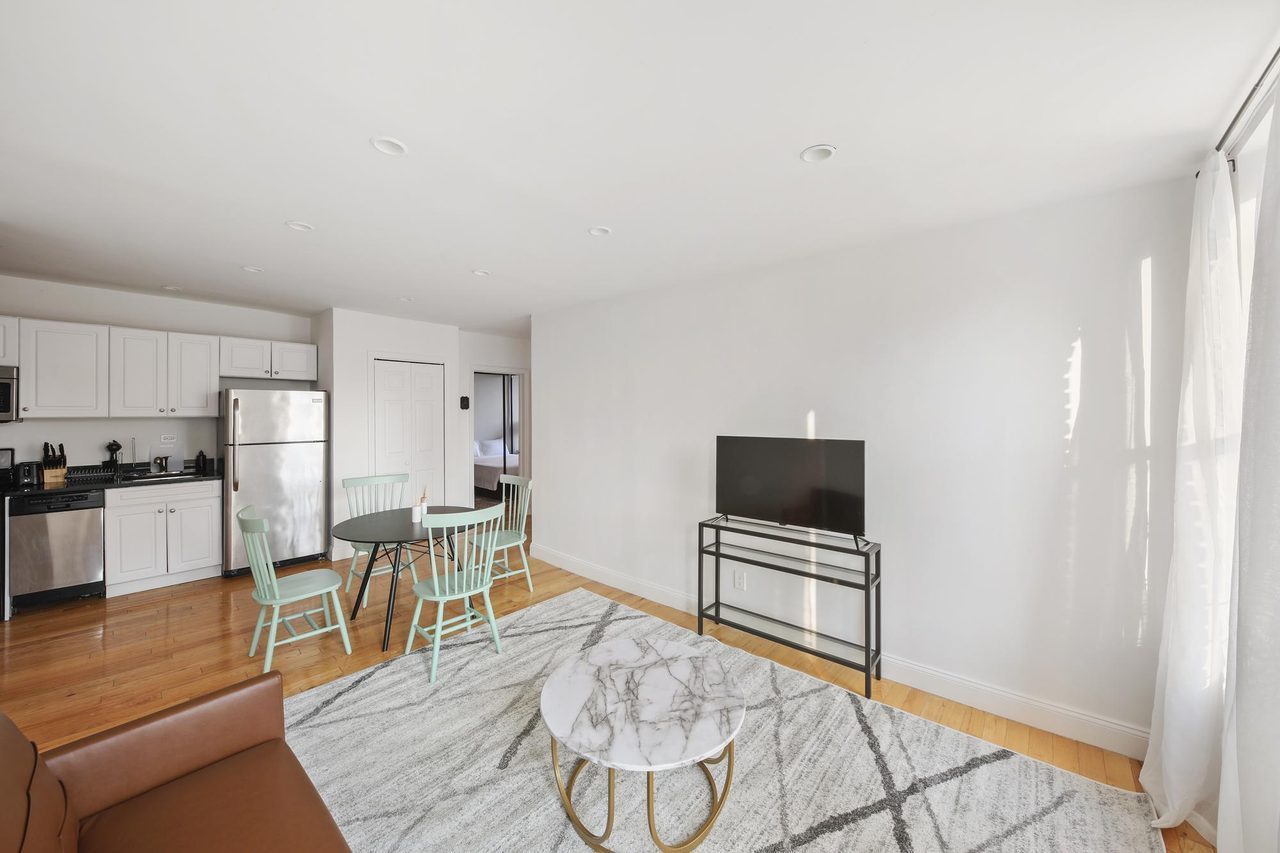 #706: East Harlem - Queen Bedroom C - #706: East Harlem - Gallery - 6