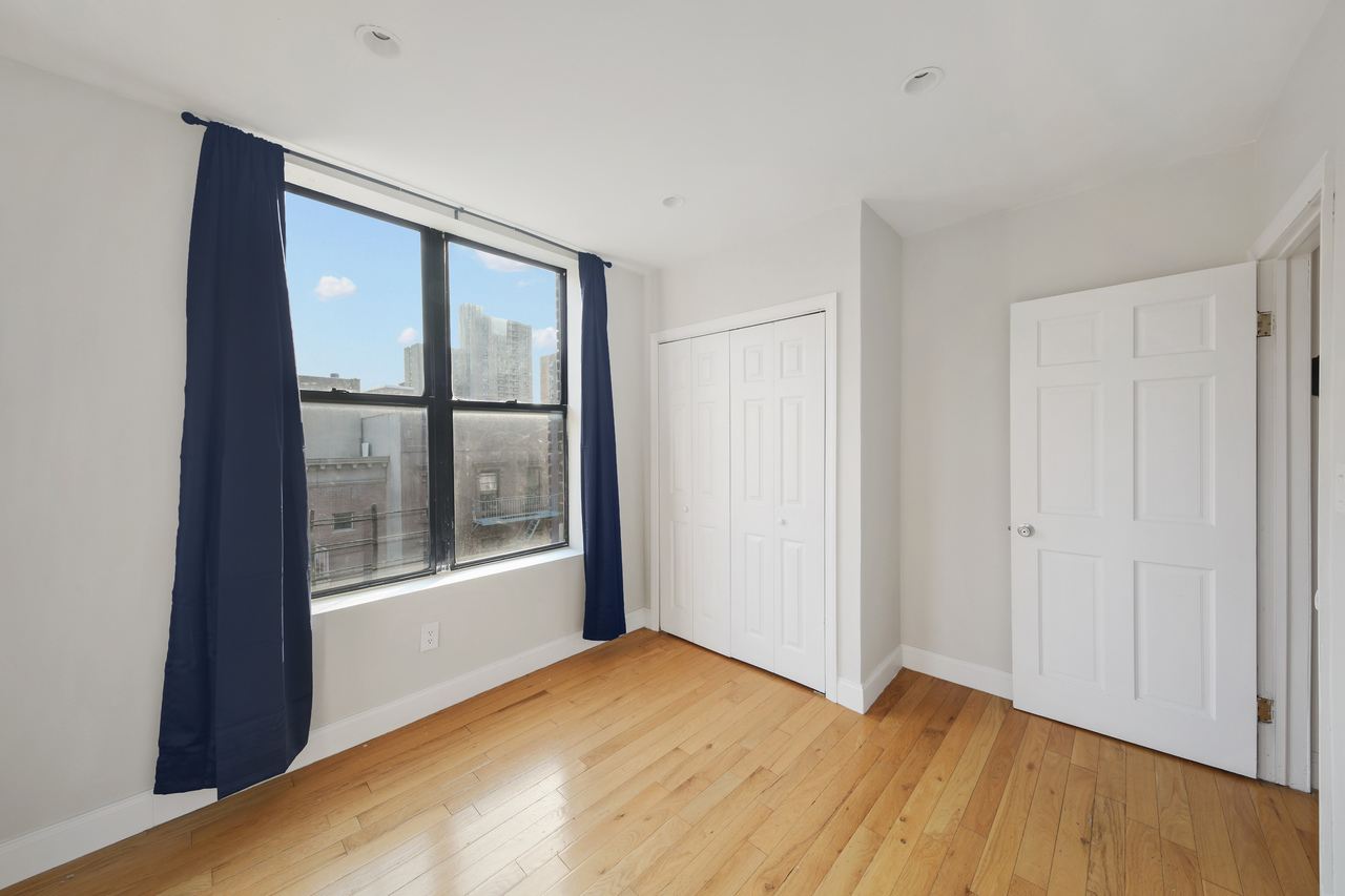 #706: East Harlem - Queen Bedroom B - 3