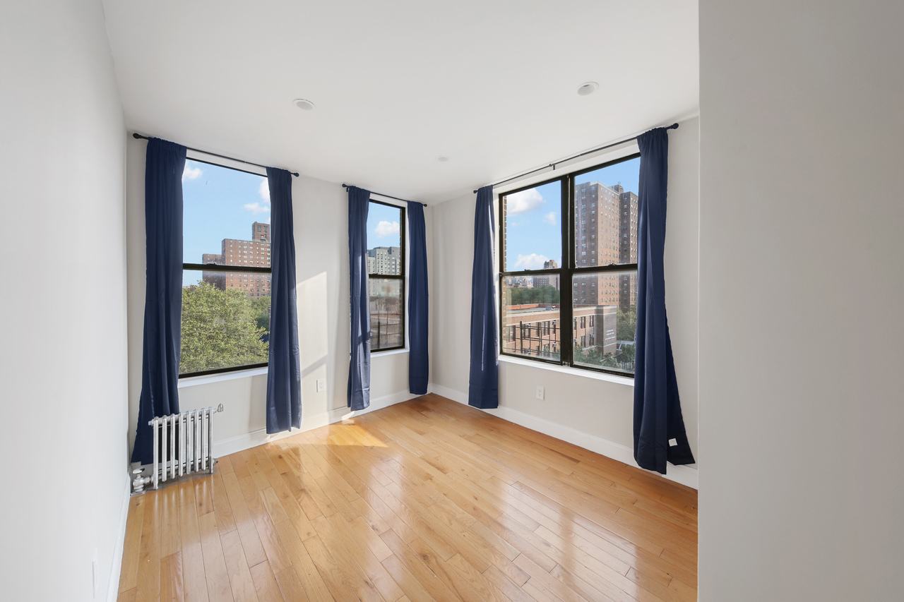 #706: East Harlem - Queen Bedroom B - 1