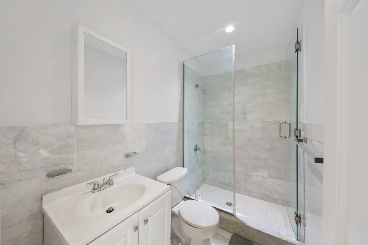 #706: East Harlem - Queen Bedroom B - #706: East Harlem - Gallery - 9