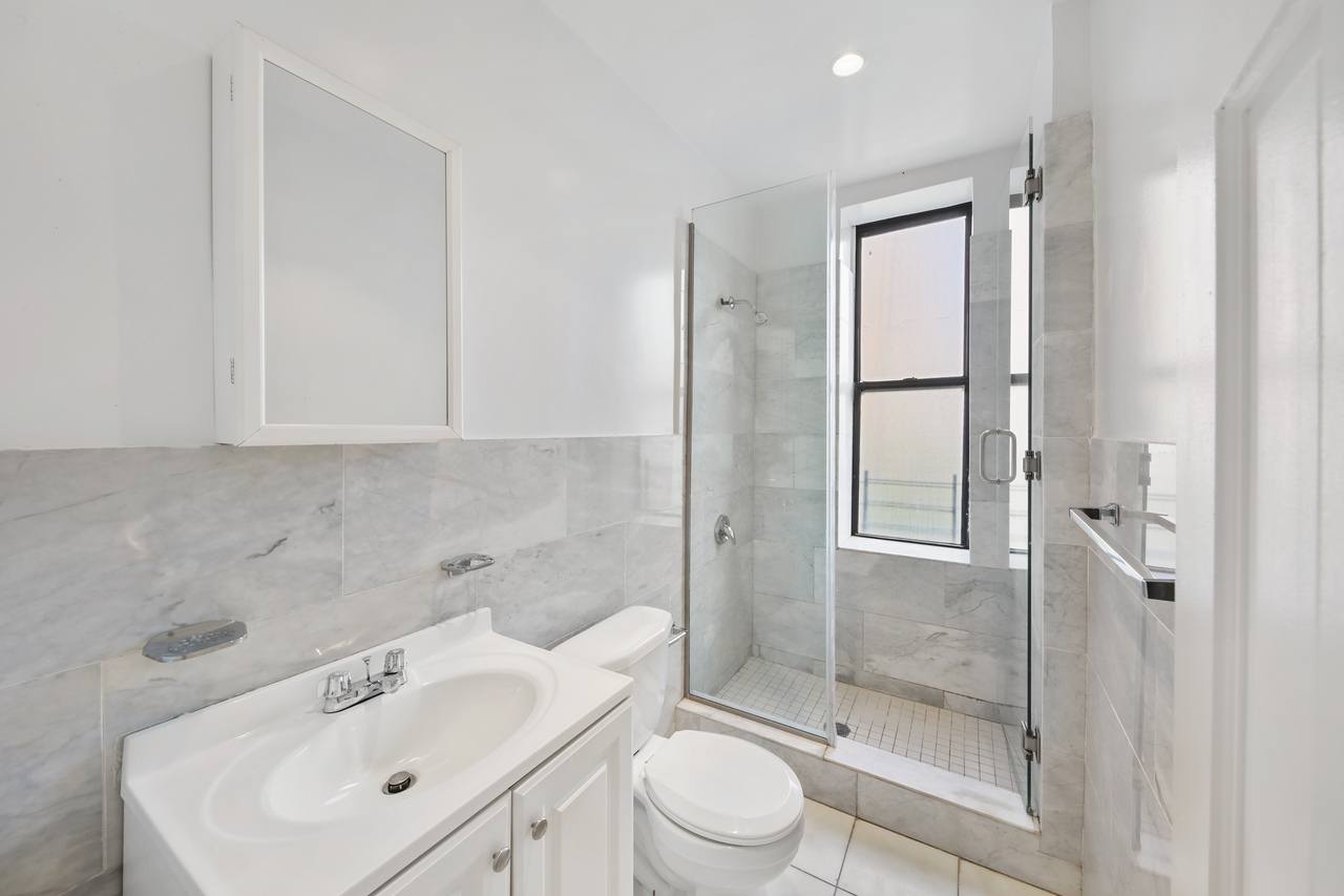 #706: East Harlem - Queen Bedroom B - 10