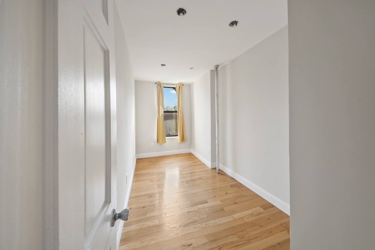 #706: East Harlem - Full Bedroom D - 3