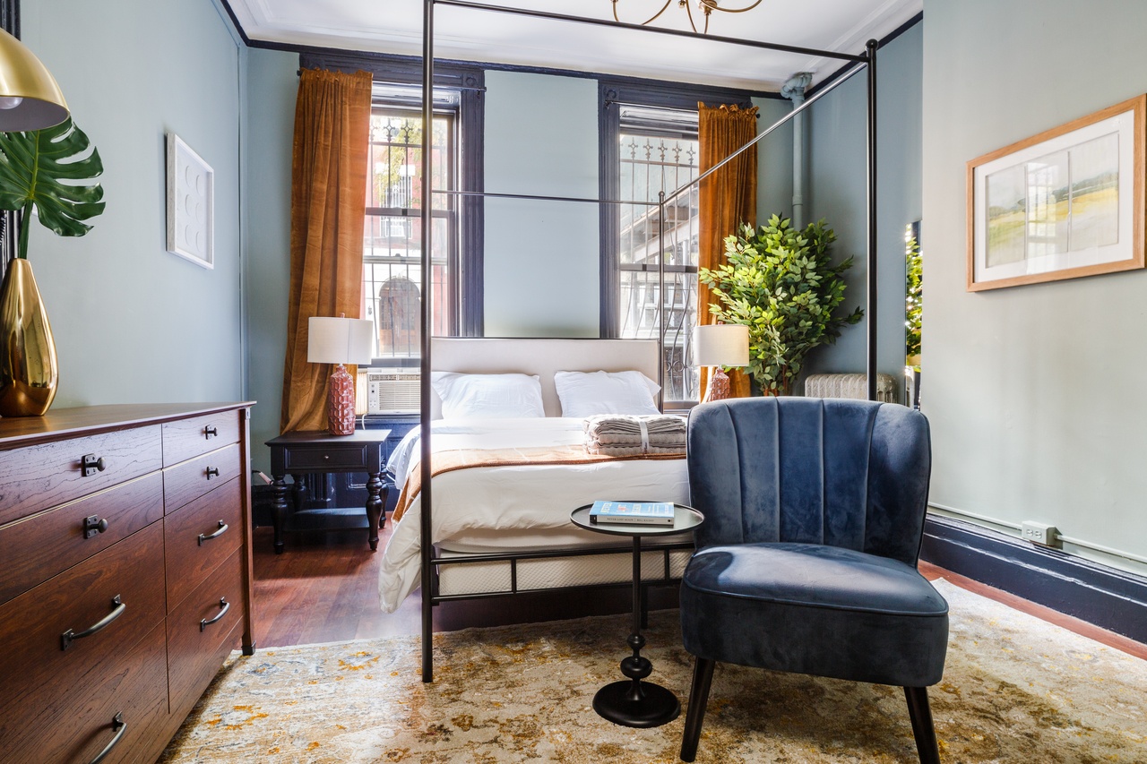  #137: Hell's Kitchen - Full Bedroom 1A  -  #137: Hell's Kitchen  - Gallery -  8