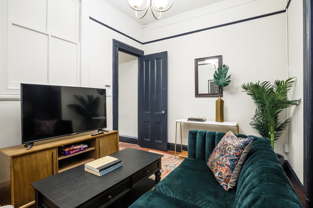 #137: Hell's Kitchen - Full Bedroom 1A - #137: Hell's Kitchen - Gallery - 3