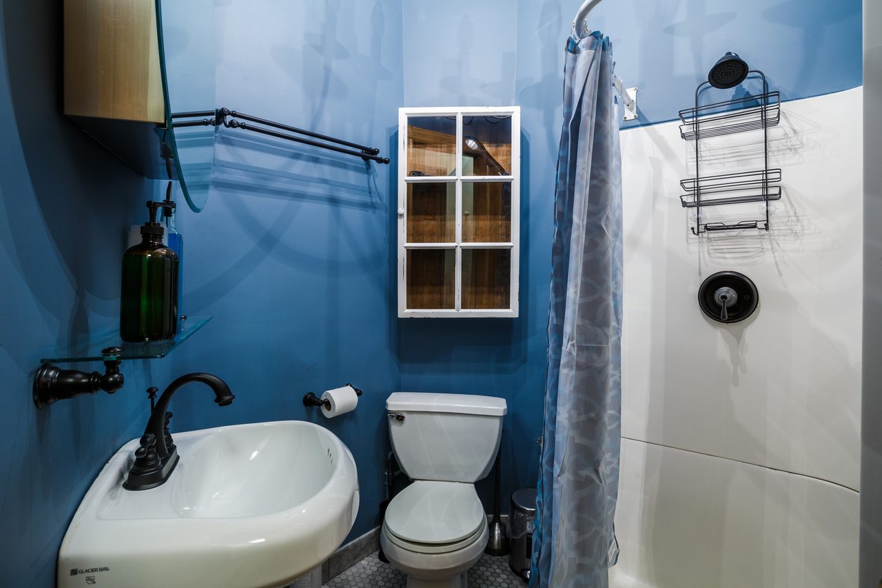  #137: Hell's Kitchen - Full Bedroom 1C  -  #137: Hell's Kitchen  - Gallery -  8