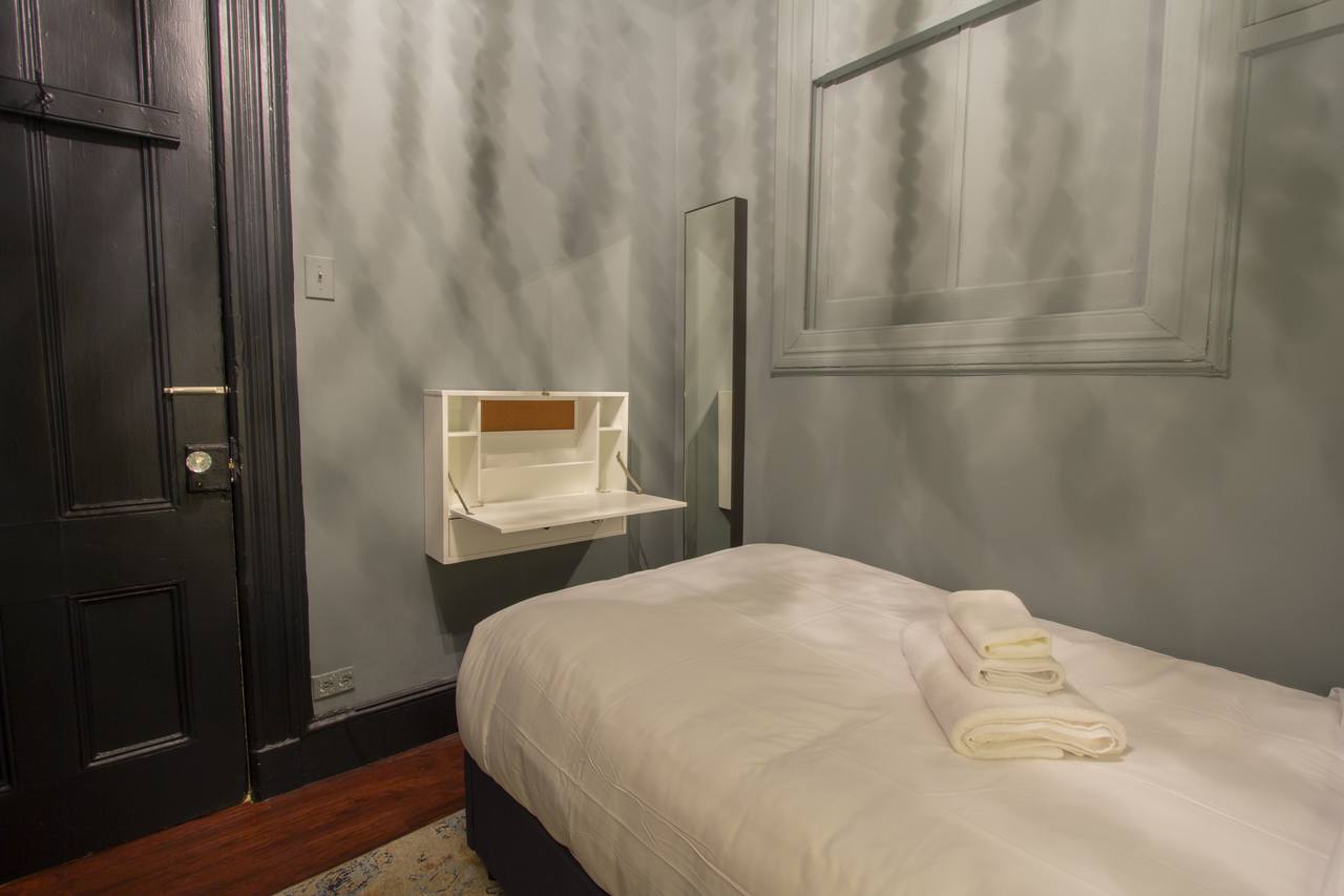  #137: Hell's Kitchen - Twin Bedroom 1B  -  #137: Hell's Kitchen  - Gallery -  3