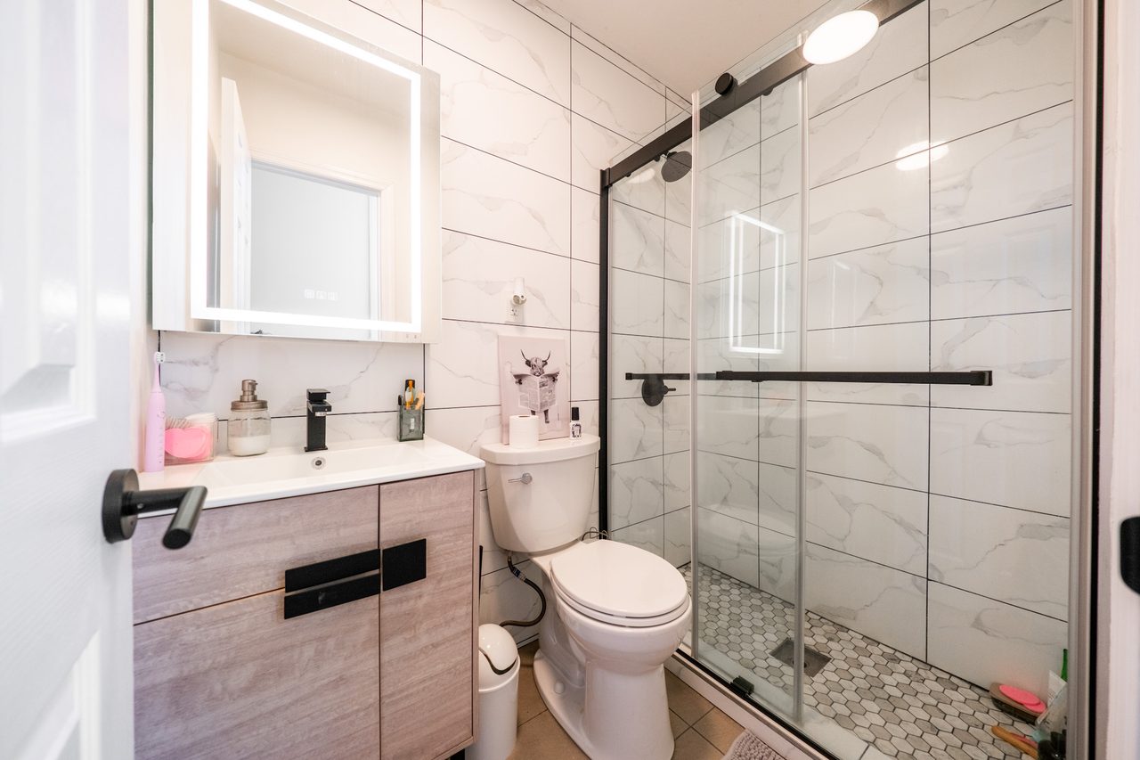 #1807: Bushwick - Queen Bedroom A - #1807: Bushwick - Gallery - 3