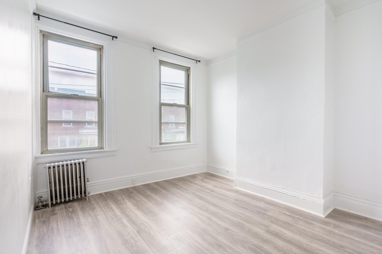 #1266: Astoria - Full Bedroom C - 7