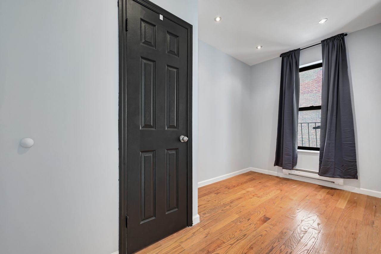 #763: Upper West Side - Twin Bedroom D - #763: Upper West Side - Gallery - 1