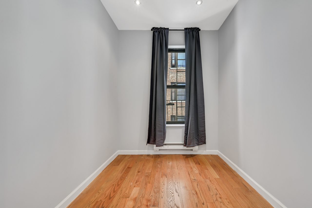 #763: Upper West Side - Twin Bedroom D - #763: Upper West Side - Gallery - 2