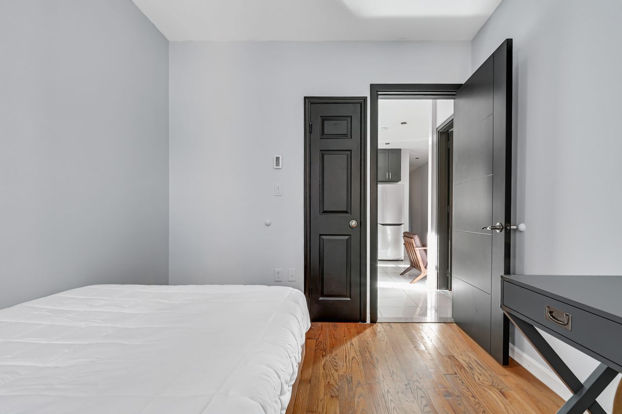 #763: Upper West Side - Queen Bedroom A - #763: Upper West Side - Gallery - 3