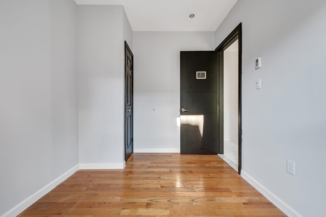 #763: Upper West Side - Queen Bedroom B - #763: Upper West Side - Gallery - 1