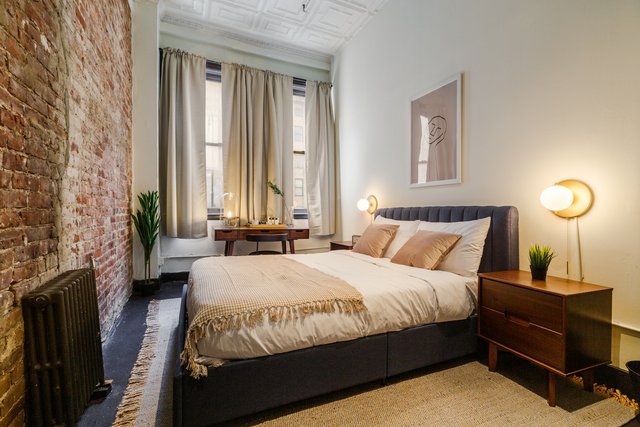  #335: Chelsea - Queen Bedroom A  -  #335: Chelsea  - Gallery -  8