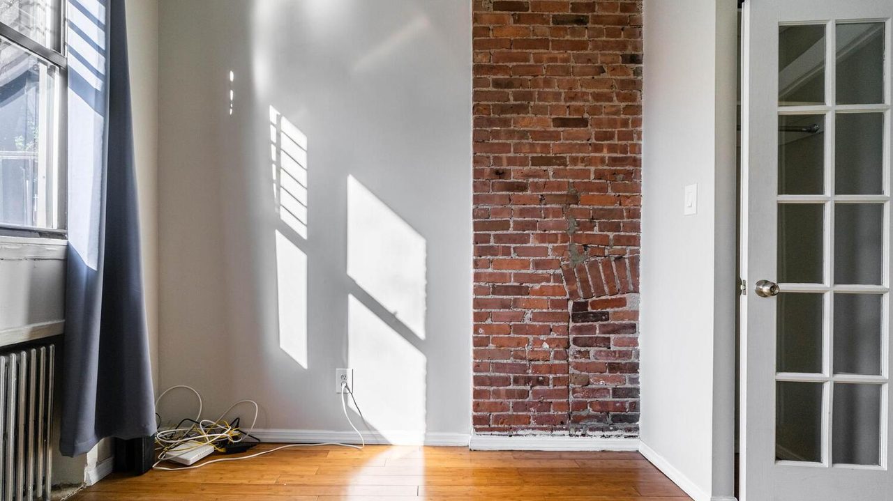  #1218: Hell's Kitchen - 1 Bedroom (Full)  -  #1218: Hell's Kitchen  - Gallery -  9