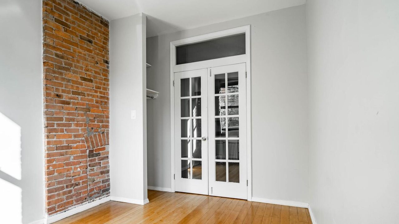  #1218: Hell's Kitchen - 1 Bedroom (Full)  -  #1218: Hell's Kitchen  - Gallery -  2