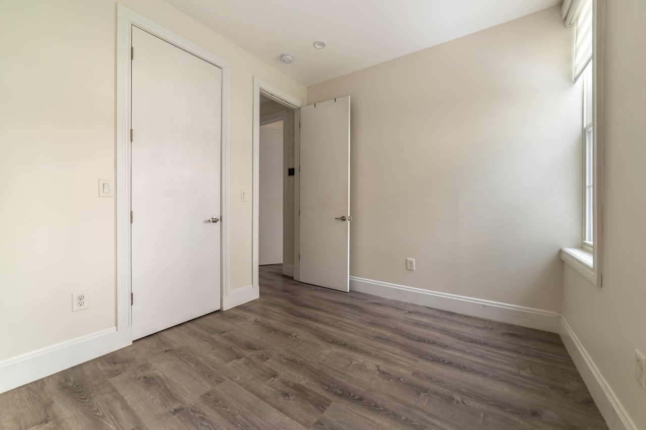  #1423: Greenpoint - Full Bedroom A  -  #1423: Greenpoint  - Gallery -  4