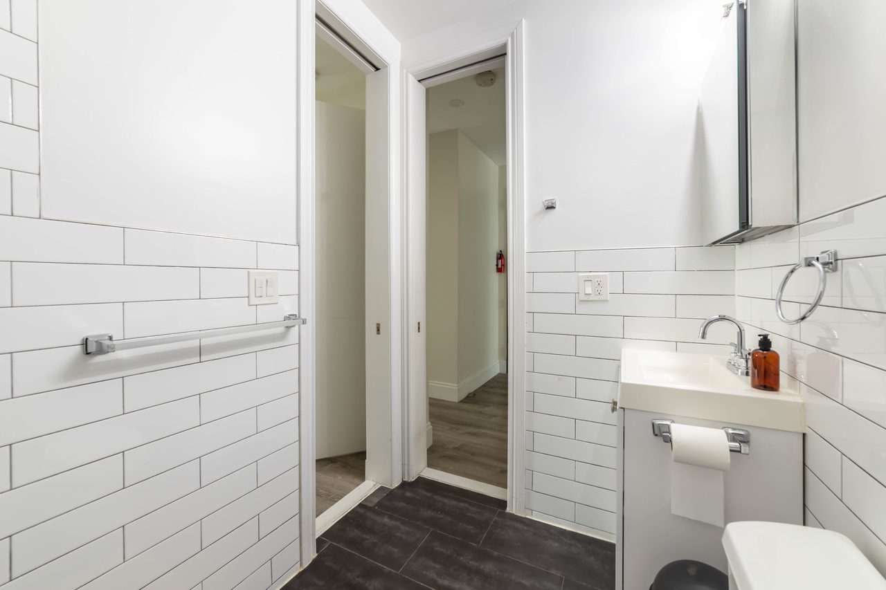  #1423: Greenpoint - Full Bedroom A  -  #1423: Greenpoint  - Gallery -  22