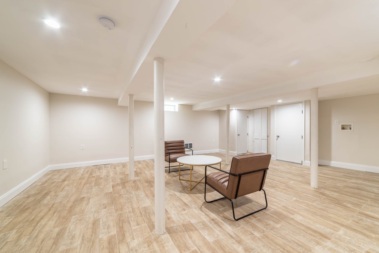  #1423: Greenpoint - Full Bedroom A  -  #1423: Greenpoint  - Gallery -  17