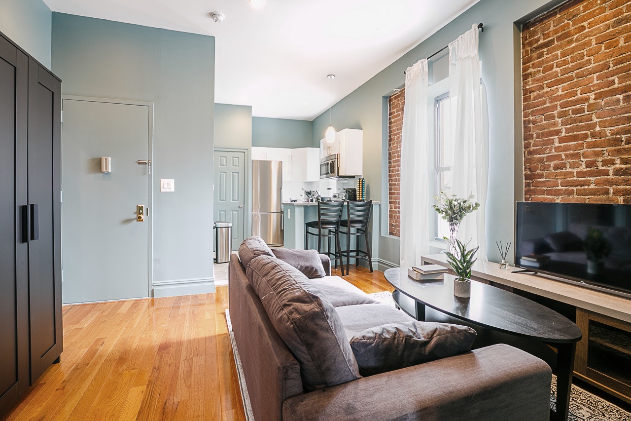 #200: Upper West Side - Queen Bedroom A W/Private Bathroom - 7
