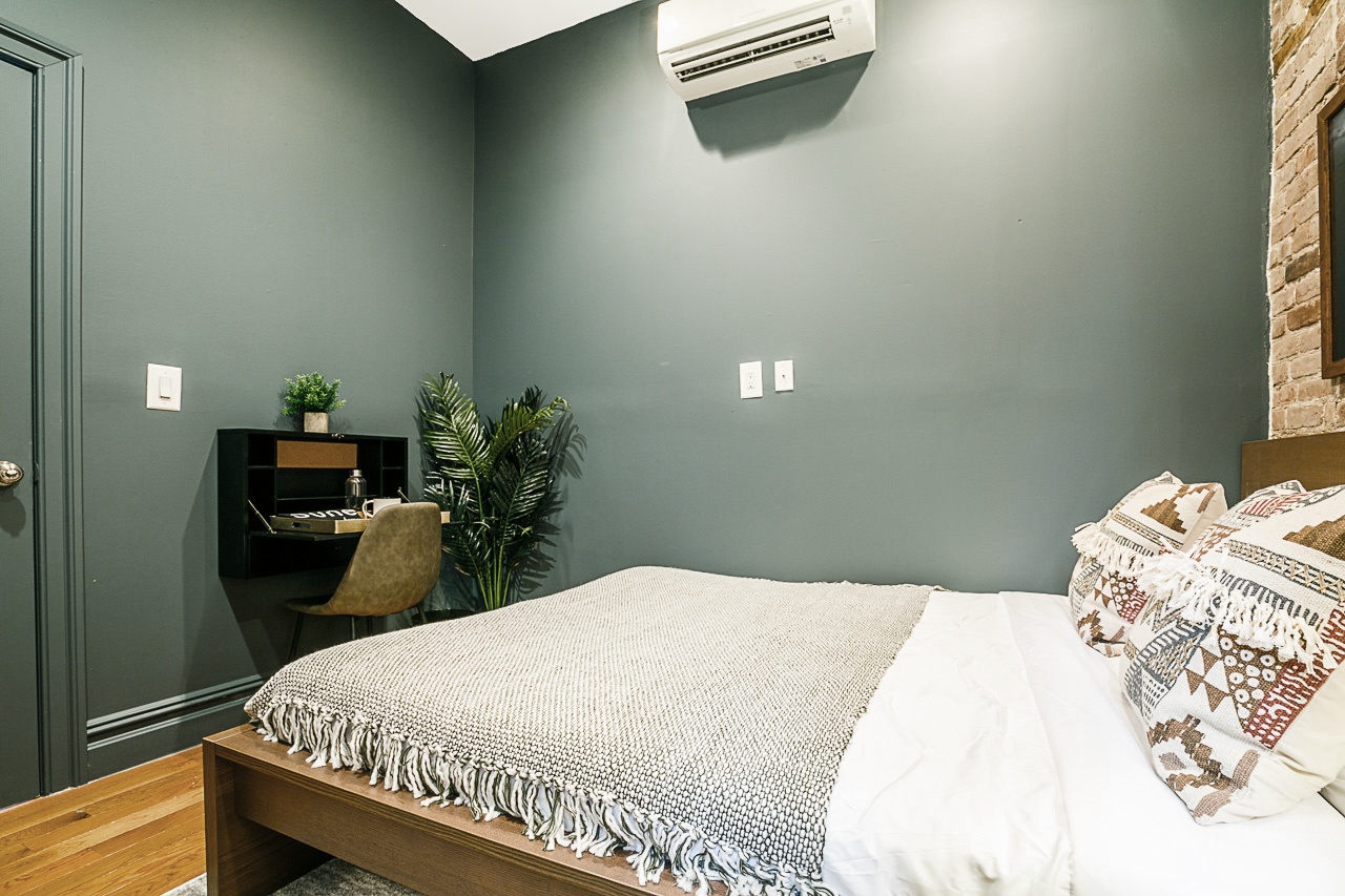 #200: Upper West Side - Queen Bedroom A W/Private Bathroom - 10