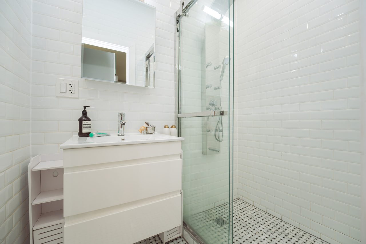 #683: Columbus Circle - 1 Bedroom (Queen) - 5
