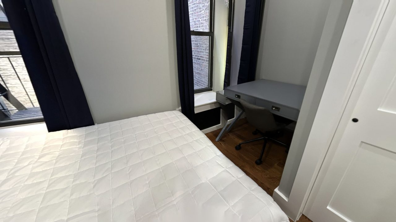 #683: Columbus Circle - 1 Bedroom (Queen) - 2