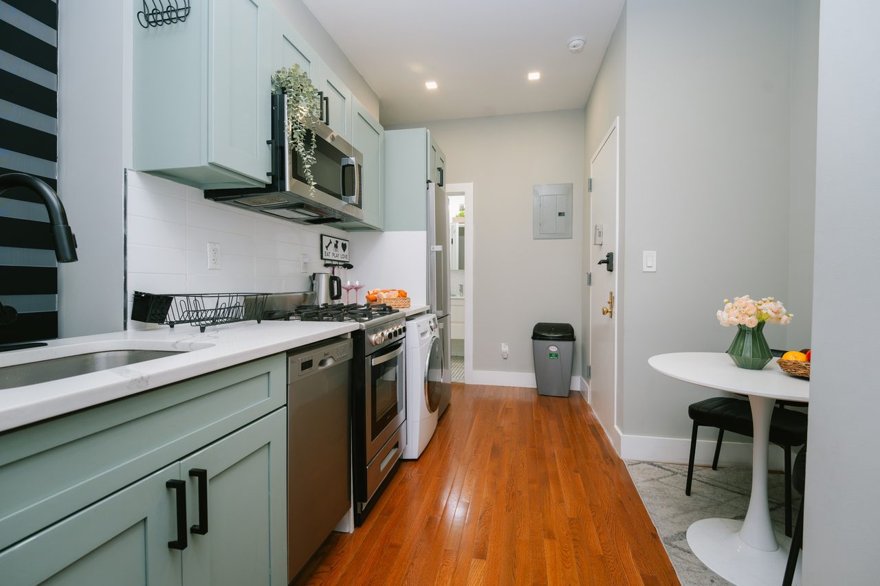 #683: Columbus Circle - 1 Bedroom (Queen) - 7