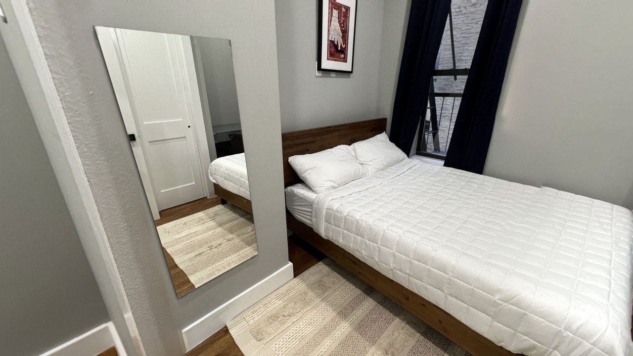 #683: Columbus Circle - 1 Bedroom (Queen) - 4