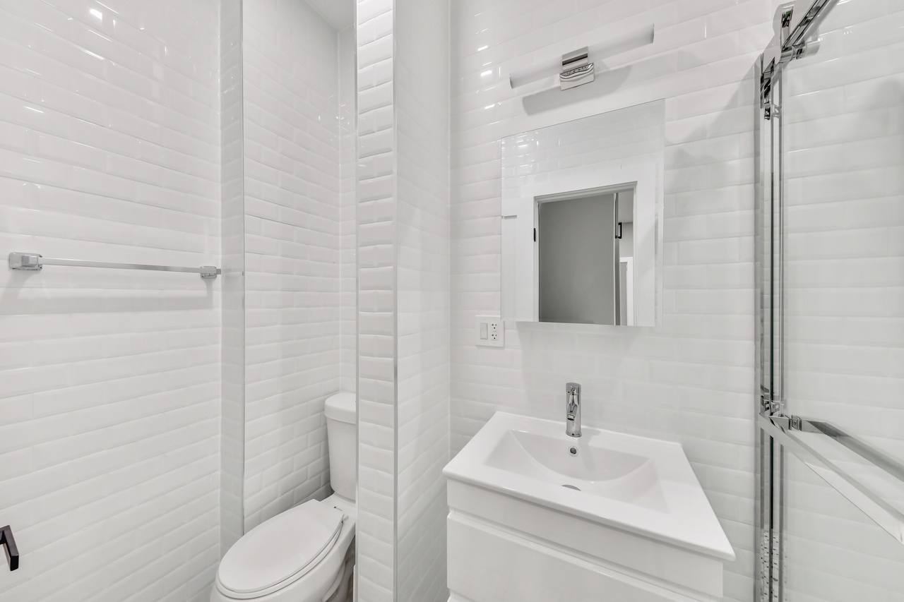 #683: Columbus Circle - 1 Bedroom (Queen) - 7