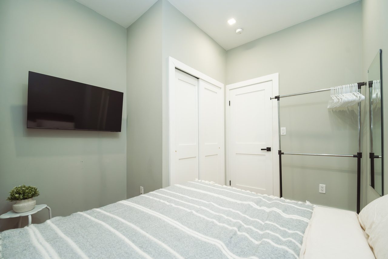 #683: Columbus Circle - 1 Bedroom (Queen) - 1