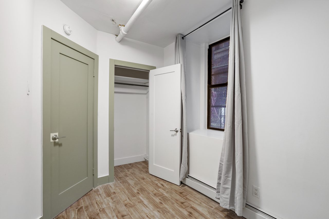 #890: Morningside Heights - Full Bedroom C - 3
