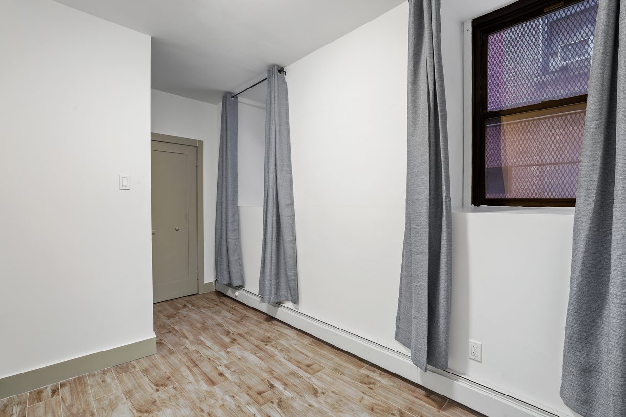 #890: Morningside Heights - Full Bedroom B - 3