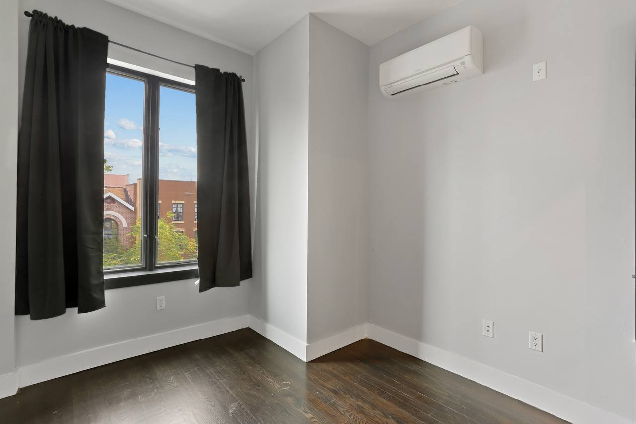 #733: Bedford-Stuyvesant - Full Bedroom A - 3