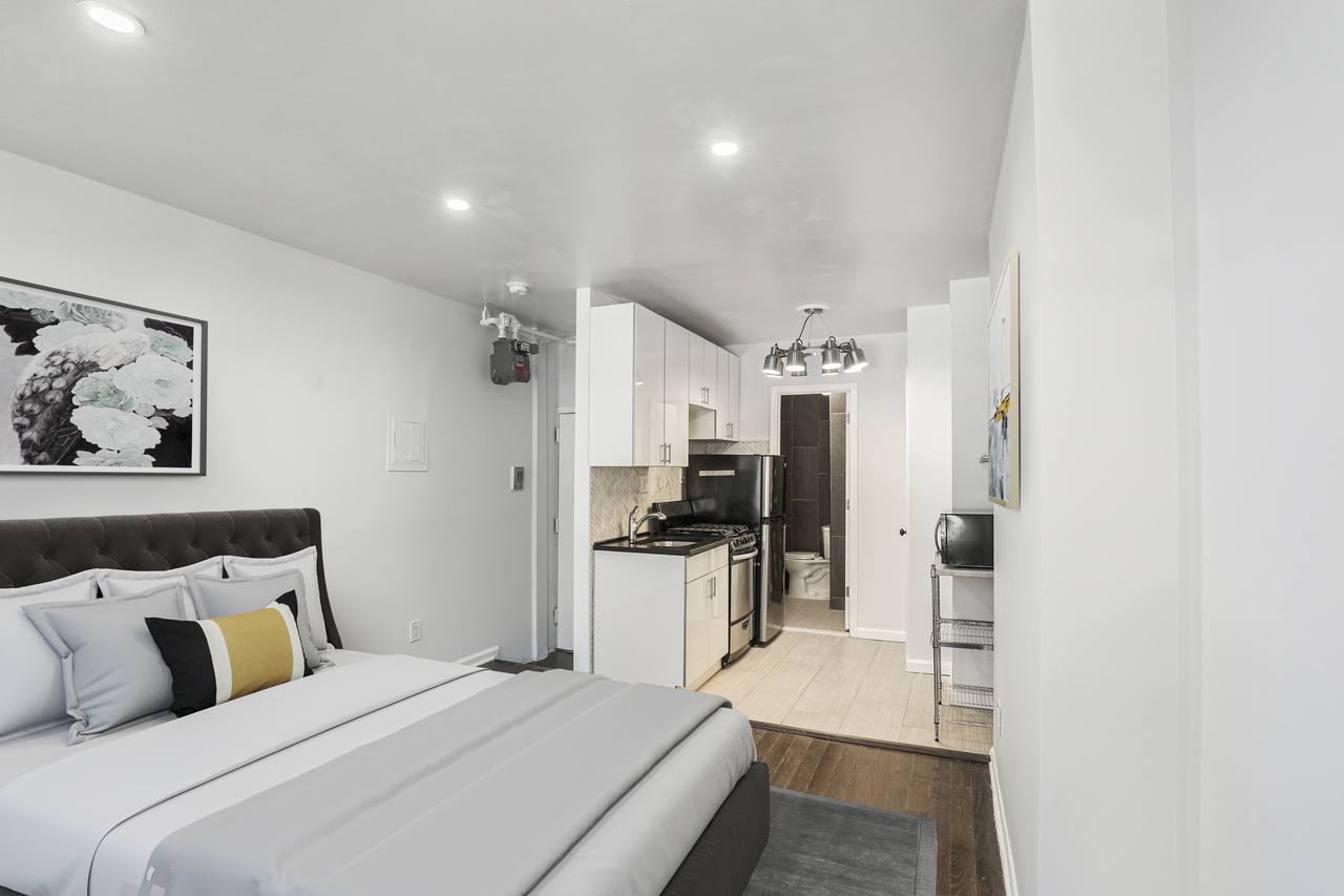 #398: East Village - Studio (Full) - 9