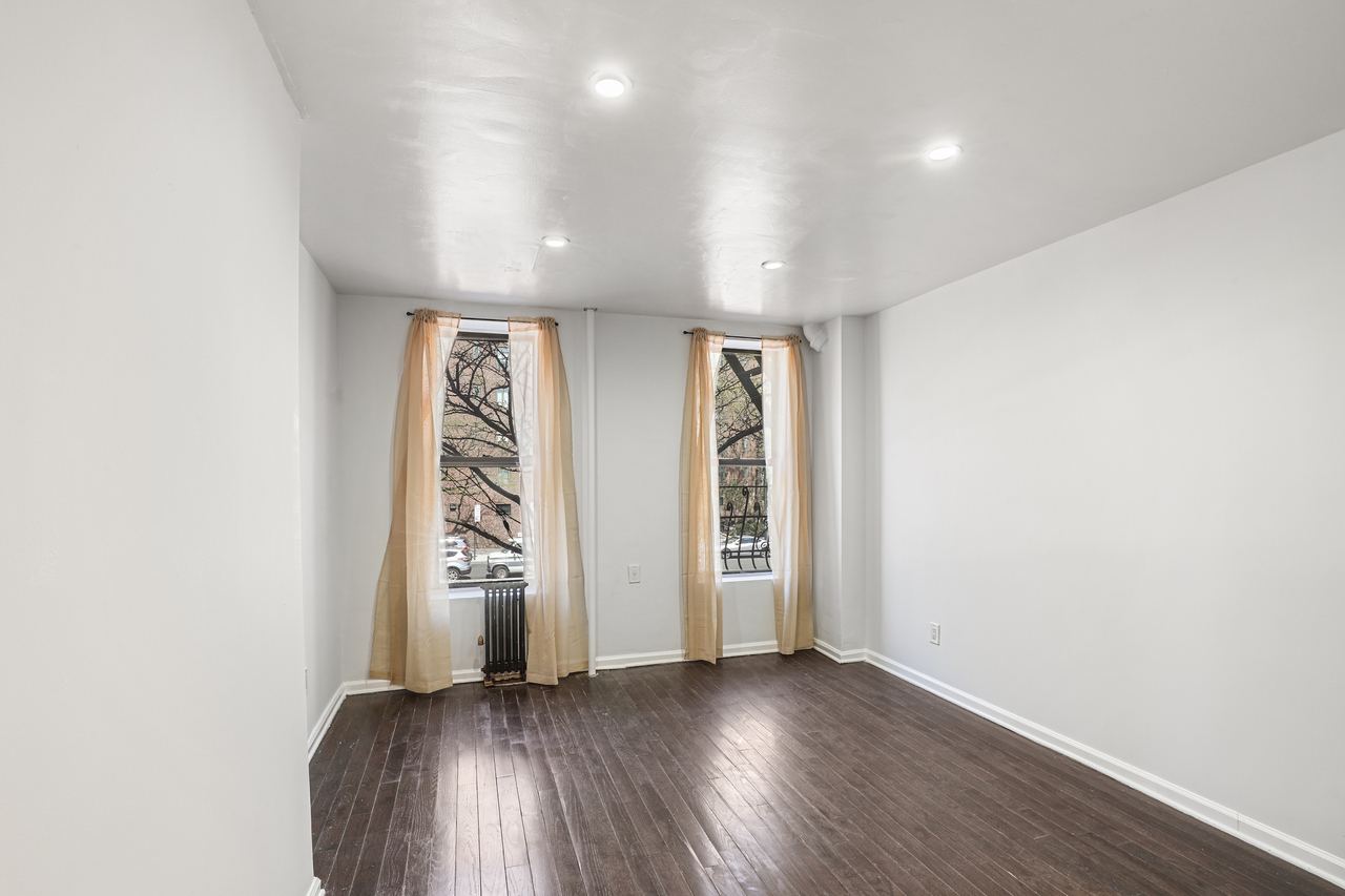 #398: East Village - Studio (Full) - 3