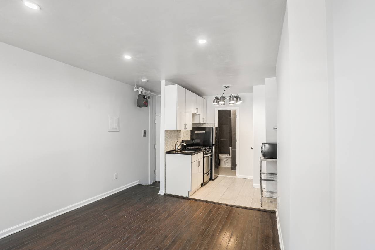 #398: East Village - Studio (Full) - 15