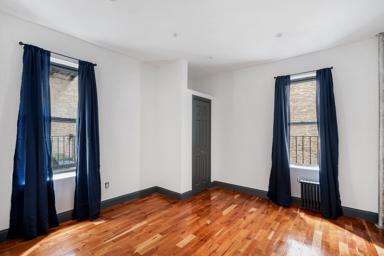  #533: East Harlem - Queen Bedroom B  -  #533: East Harlem  - Gallery -  12