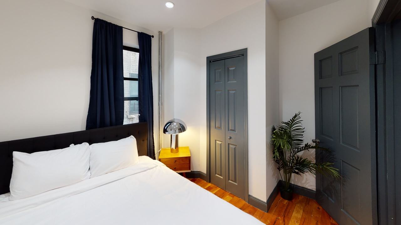  #533: East Harlem - Queen Bedroom A  -  #533: East Harlem  - Gallery -  10