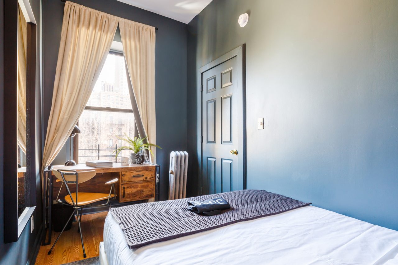  #135: Hell's Kitchen - 1 Bedroom (Full)  -  #135: Hell's Kitchen  - Gallery -  2