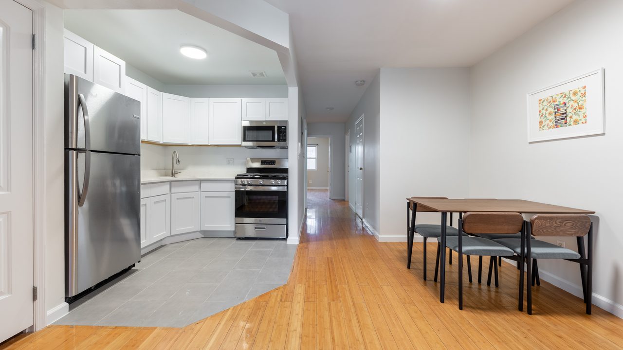 #1646: Flatbush - Queen Bedroom C - 6