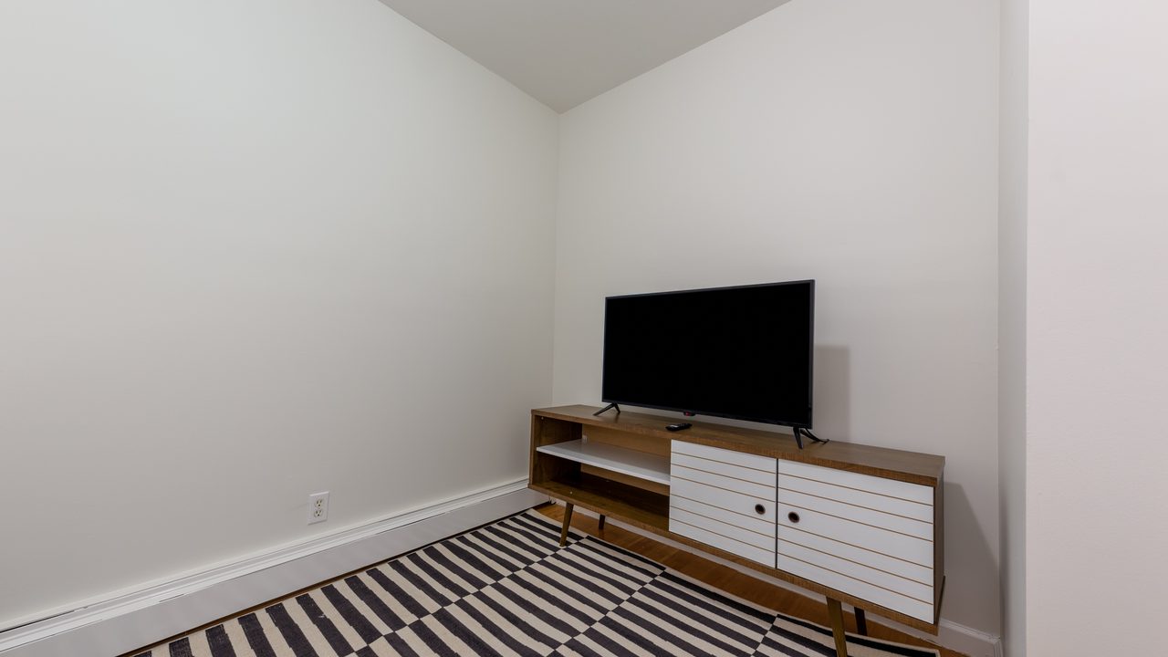 #1646: Flatbush - Queen Bedroom C - 13