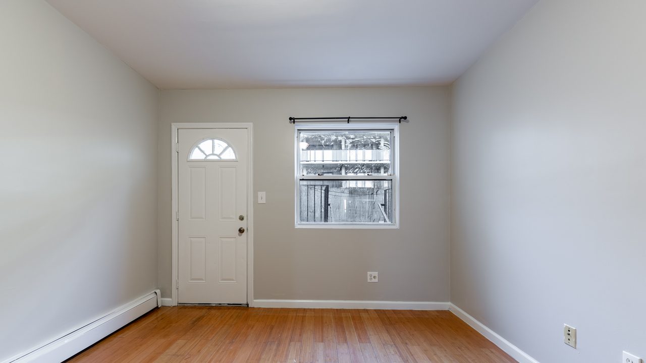 #1646: Flatbush - Queen Bedroom C - 4