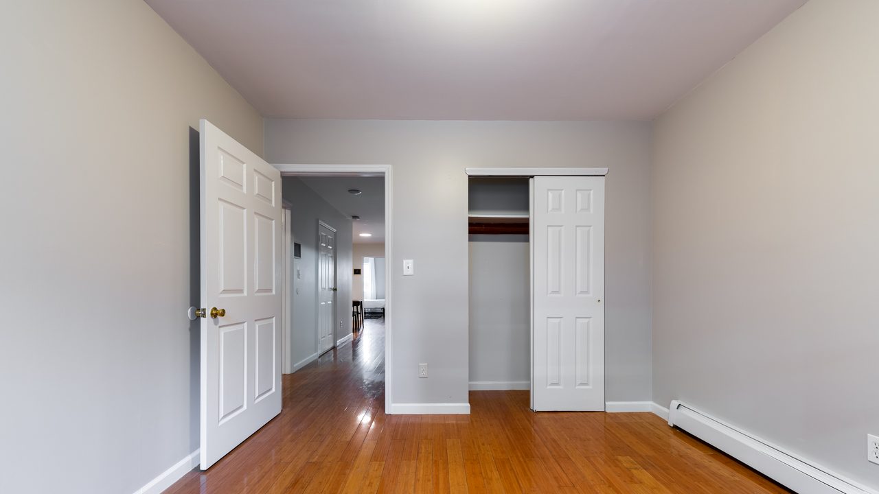 #1646: Flatbush - Queen Bedroom C - 5