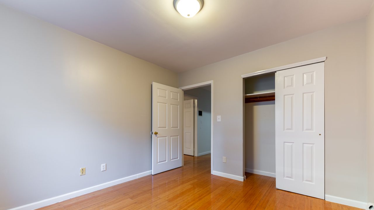 #1646: Flatbush - Queen Bedroom C - 3
