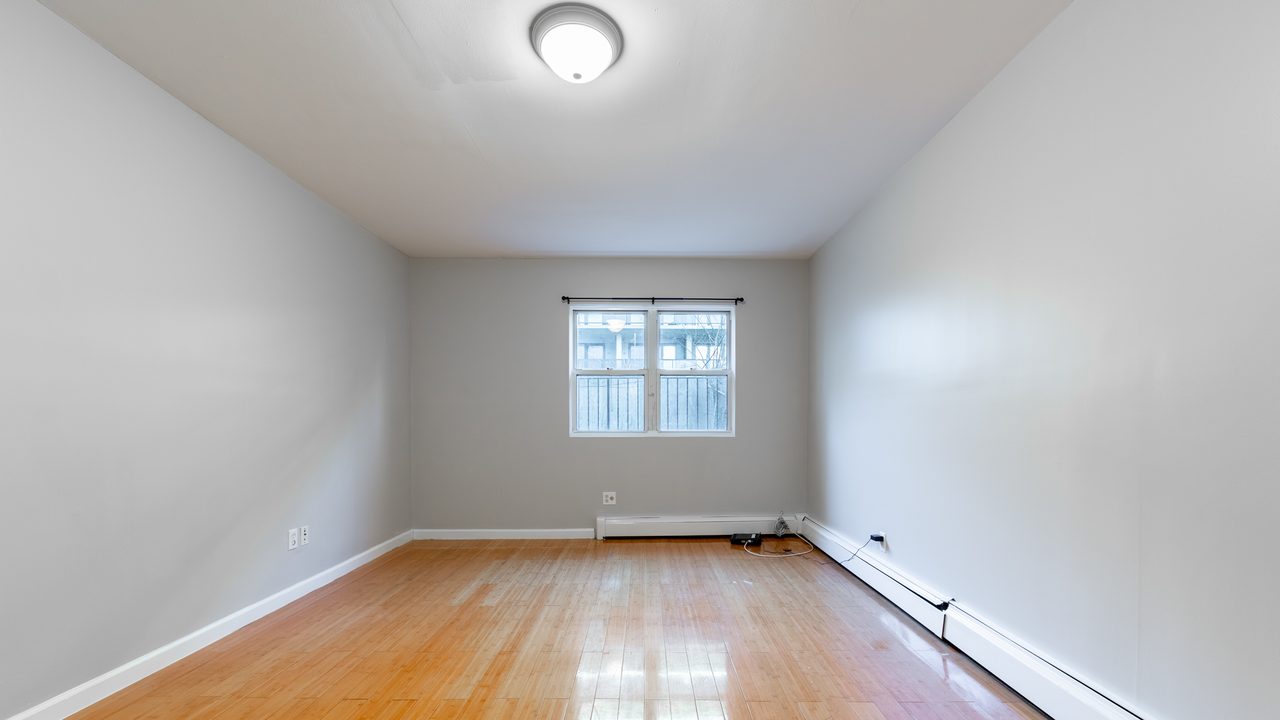#1646: Flatbush - Queen Bedroom D W/ Private Bathroom - 2