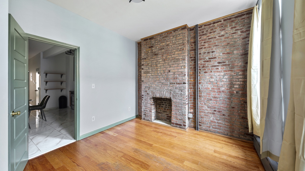 #579: East Harlem - Queen Bedroom B - 10
