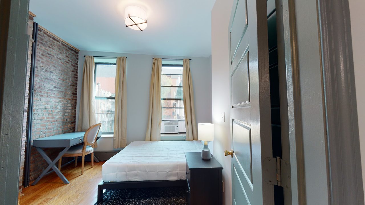 #579: East Harlem - Queen Bedroom B - 13